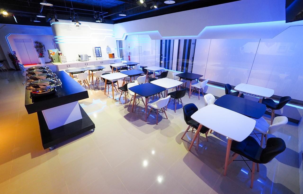 Galaxia Business Hotel Тайчжун Экстерьер фото