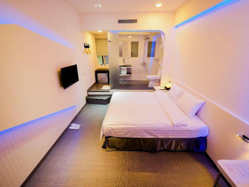 Galaxia Business Hotel Тайчжун Экстерьер фото