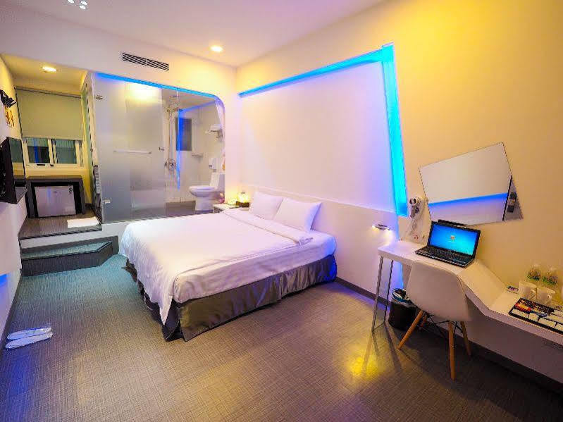 Galaxia Business Hotel Тайчжун Экстерьер фото