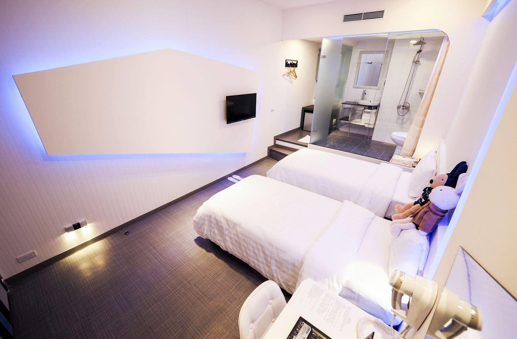 Galaxia Business Hotel Тайчжун Экстерьер фото